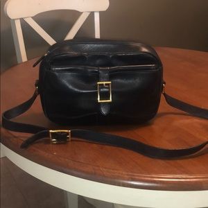 GUCCI BLACK LEATHER PURSE GOLD BUCKLE